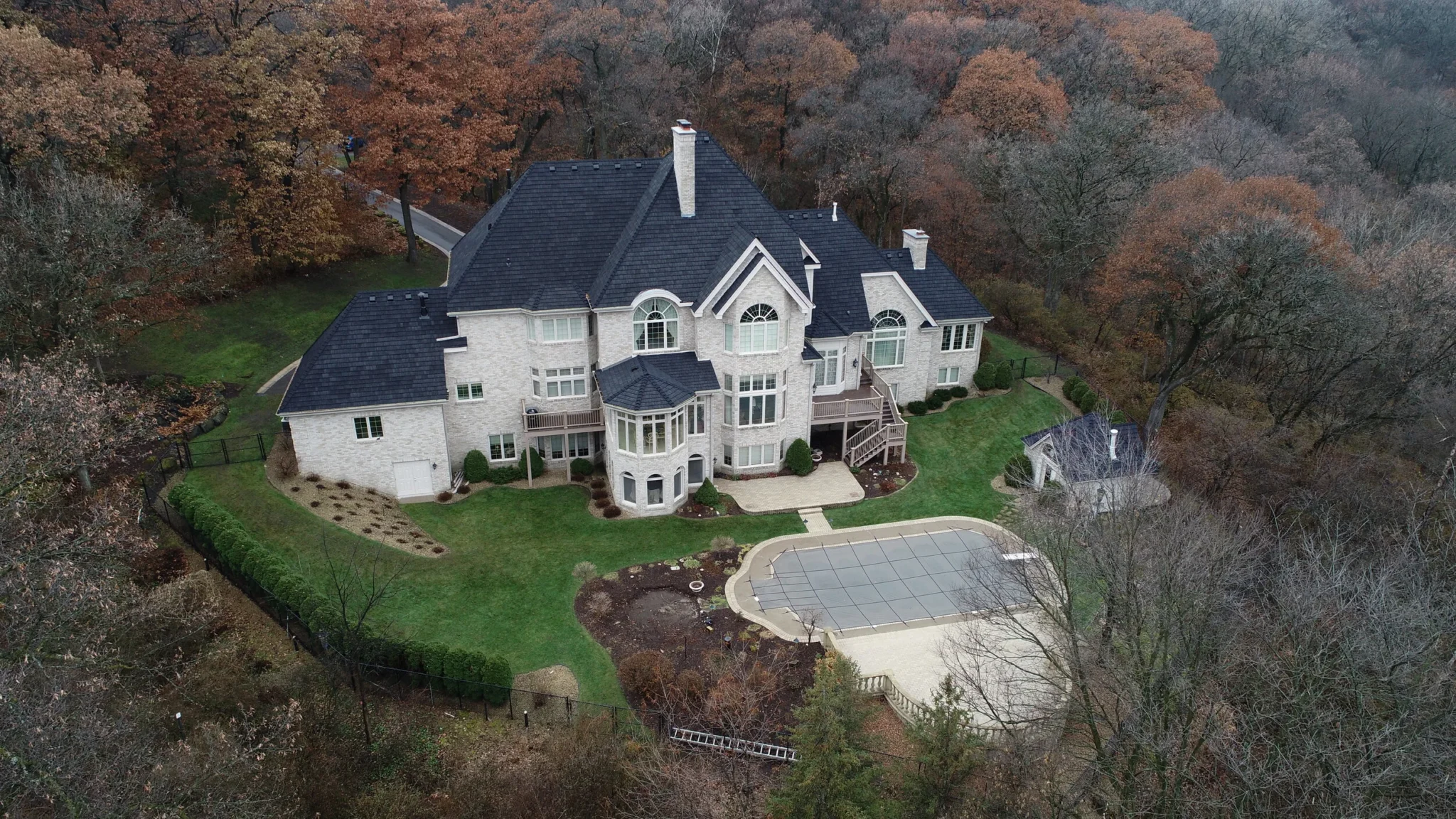 CEDUR roofing adds a classic shake look to this residential home.