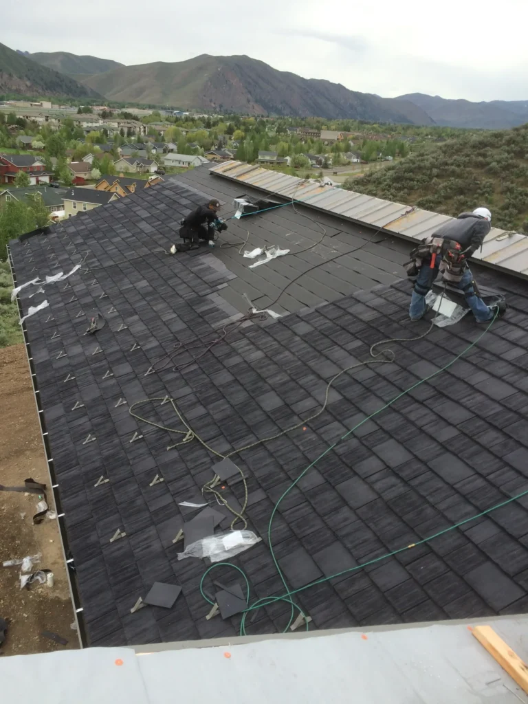 Flathead Lake home featuring CEDUR Walden staggered roofing.