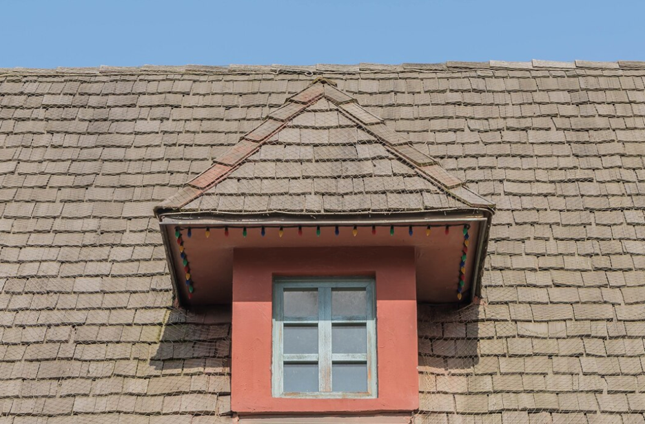 A close up look at a wooden shingle roof on a house. 
