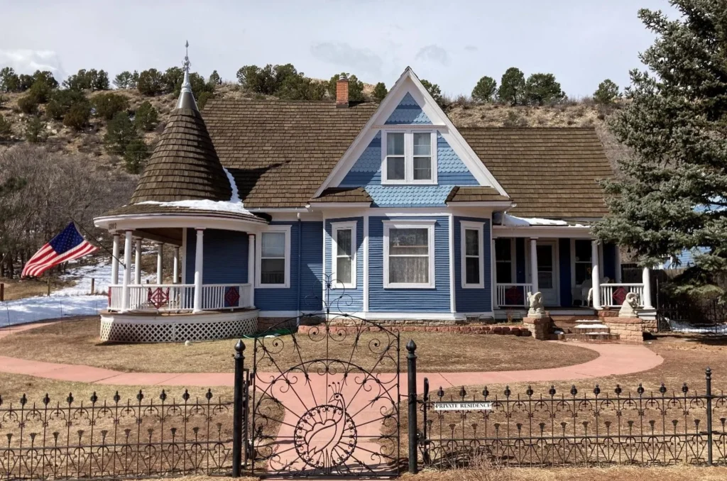 Colorado Springs home with CEDUR Walden roof.
