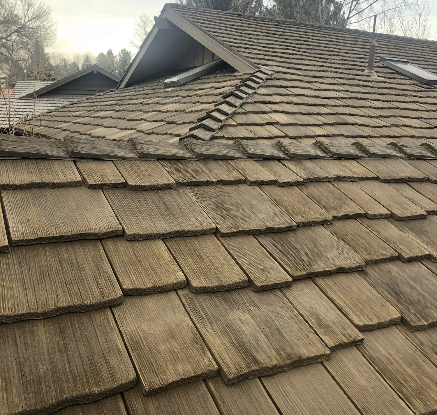 staggered course CEDUR roof installation