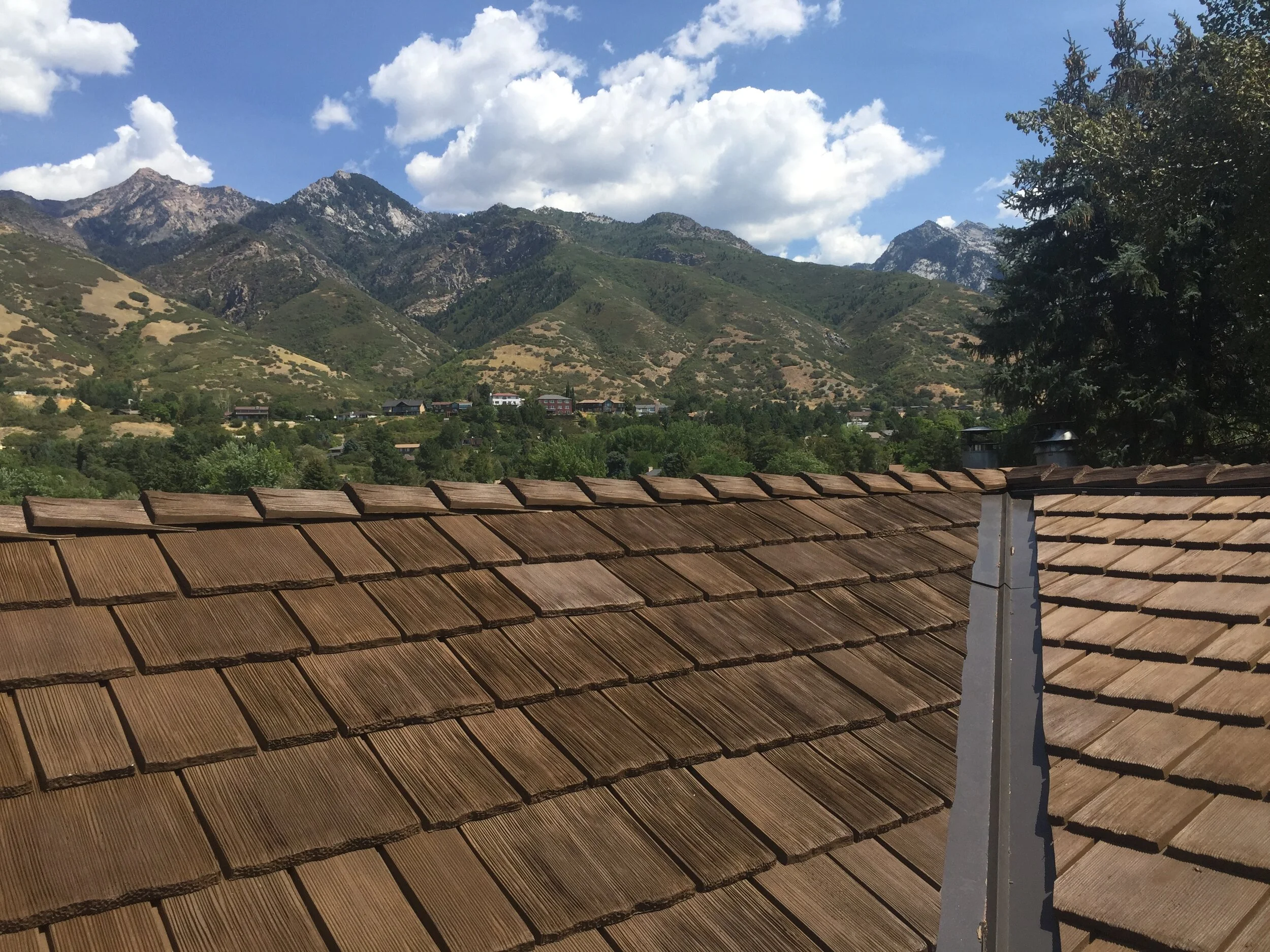 Composite synthetic roofing tiles in Montana.