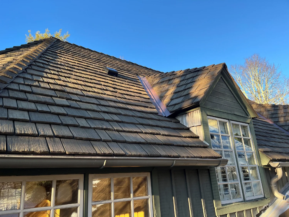 South Carolina home with a CEDUR Walden roof installed by All American & Restoration Roofing.
