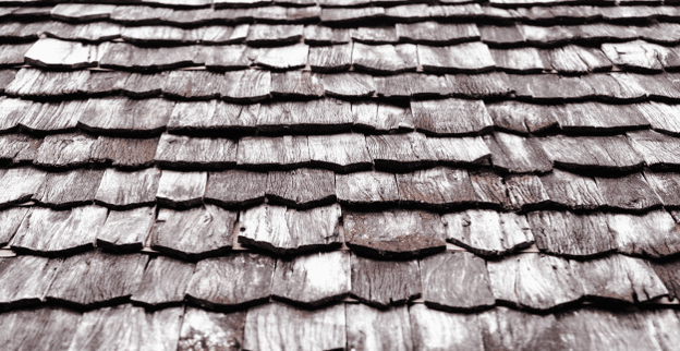 cedar-wood-shake-roof-material-older-looking-wood-roof.png