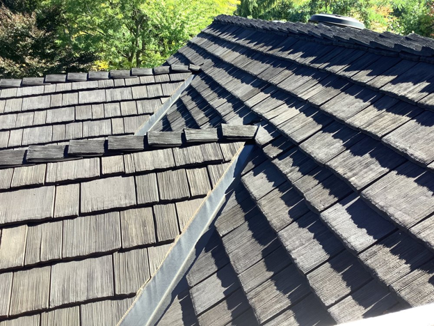 CEDUR Shiloh synthetic roof shakes on a home in Canada.