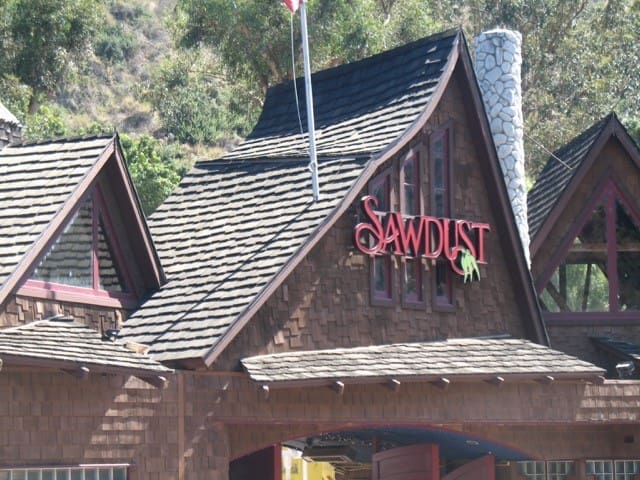 CEDUR Walden shake roof at the Sawdust Art Festival in Laguna Beach, California.