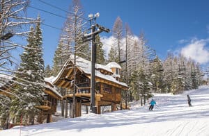 snow-bear-chalets-whitefish-montana-ski-resort-hope-slope-outisde-view-of-snow-covered-mountains-skiing.jpg