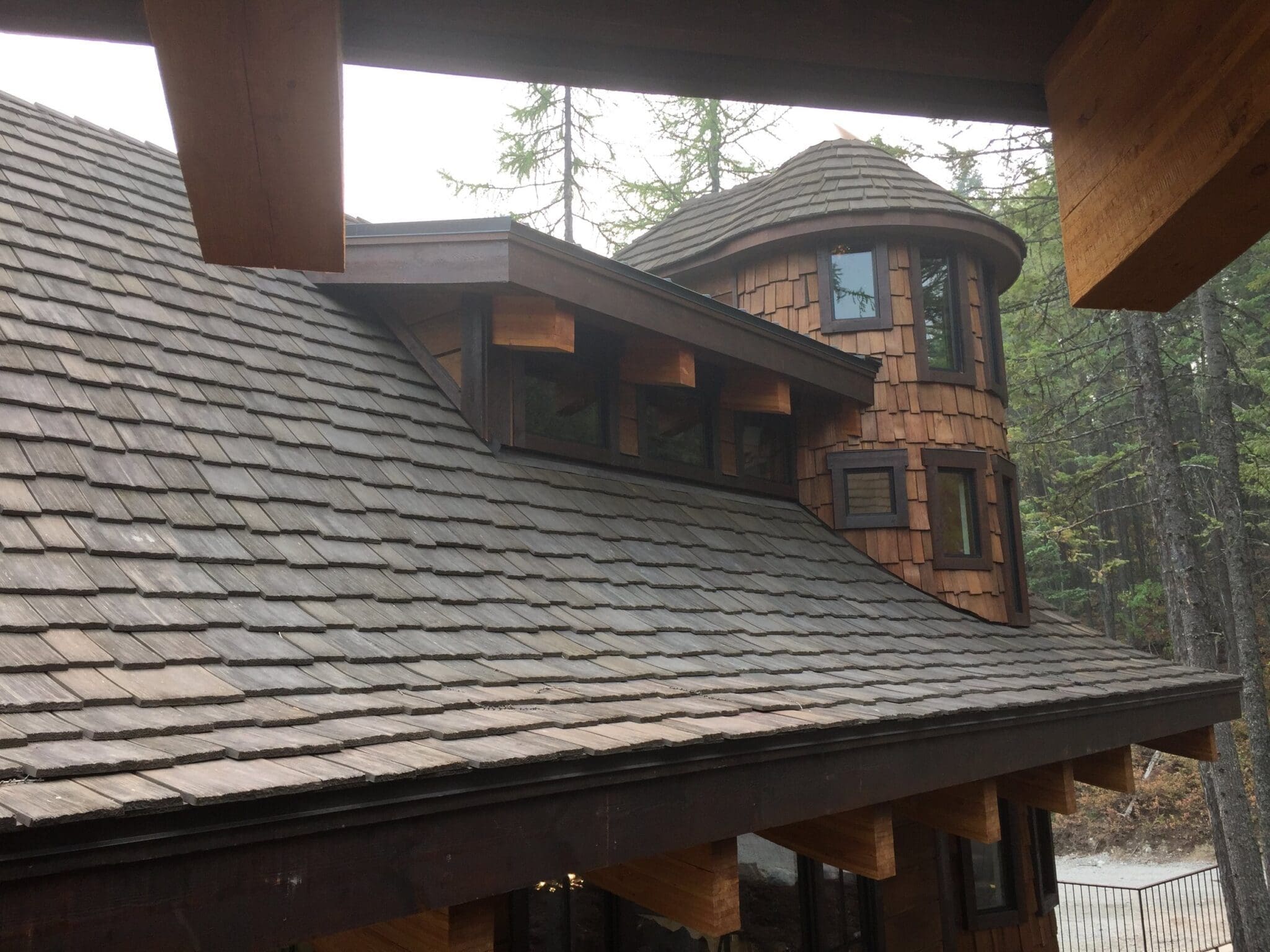this-is-a-photo-of-a-beauitful-cedur-roof-at-snow-bear-chalets-in-whitefish-ski-resort-montana